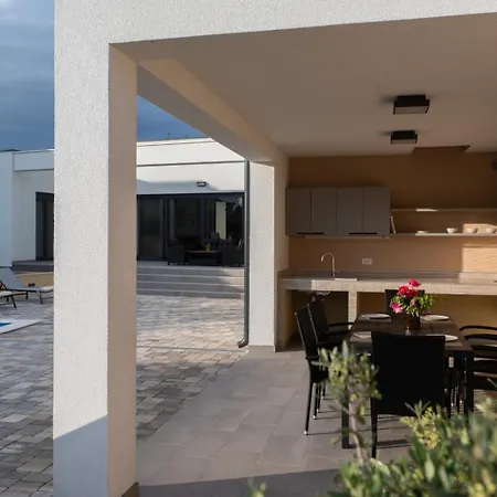 Ivonina Villa